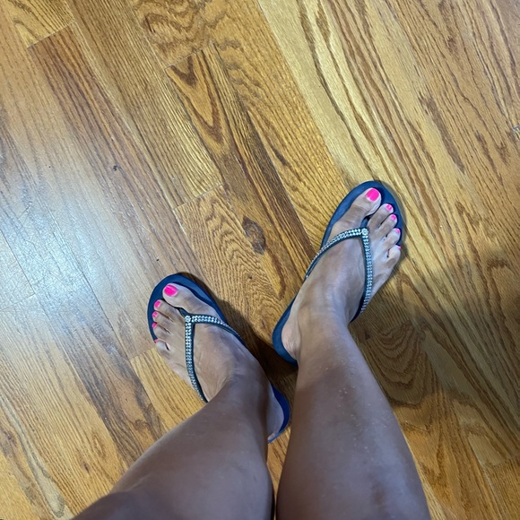 Yellow Box Flip flops - Picture 3 of 5